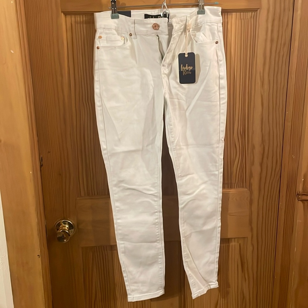 Indigo Rein ankle high rise white jeans